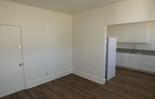 1 bed, 1 bath, $1,325, Unit Unit - 09