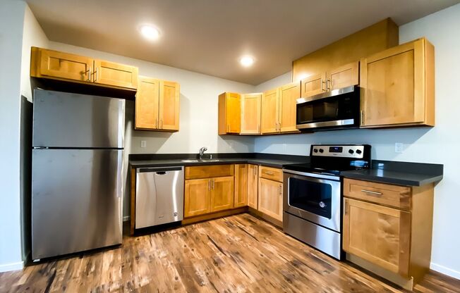 2 beds, 2 baths, 926 sqft, $1,595, Unit 304 Bld. 3