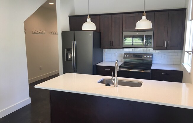 2 beds, 2 baths, 687 sqft, $1,450, Unit East & Cate C