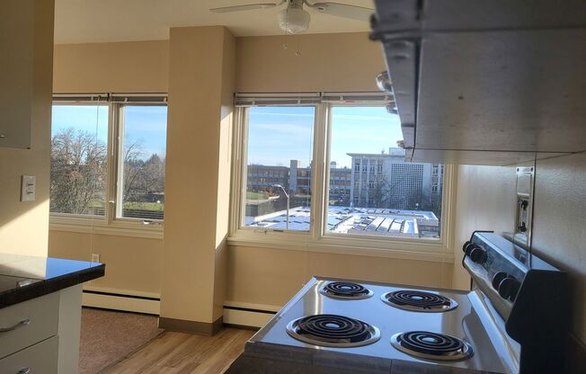 2 beds, 1 bath, 777 sqft, $1,600, Unit 310