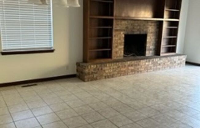 3 beds, 2 baths, $1,350