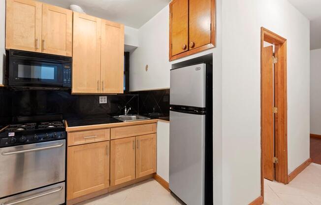 2 beds, 1 bath, $4,150, Unit 1