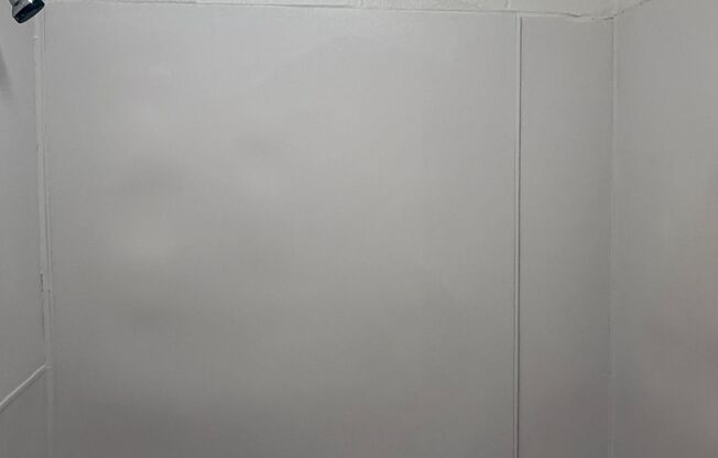 Charming 2-Bedroom/1 Bathroom Apartment in Quiet Fourplex