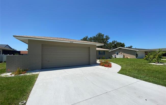 832 S GONDOLA DR