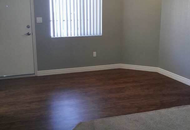 1 bed, 1 bath, 704 sqft, $1,400, Unit 244