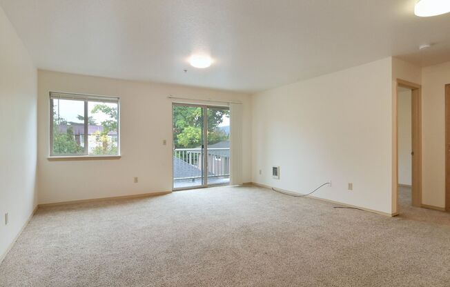 2 beds, 1 bath, $1,600, Unit 13