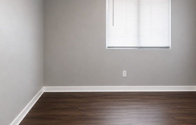 Beautiful newly renovated 2-Bedroom Apartment in the Heart of Smyrna! inclides appliances and FREE RENT