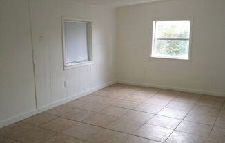 3 beds, 1 bath, $900