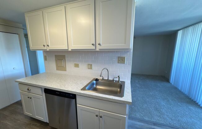 1 bed, 1 bath, 600 sqft, $1,395, Unit 902