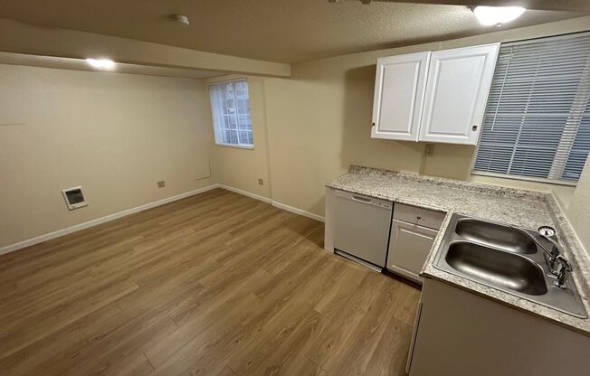 2 beds, 1 bath, $1,150, Unit Apt 8