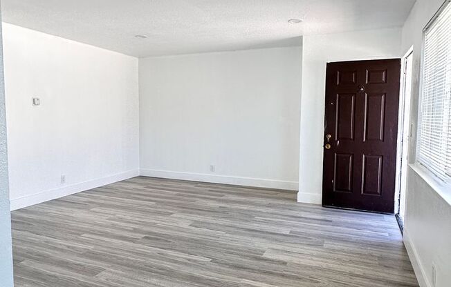 2 beds, 1 bath, 800 sqft, $2,300, Unit D