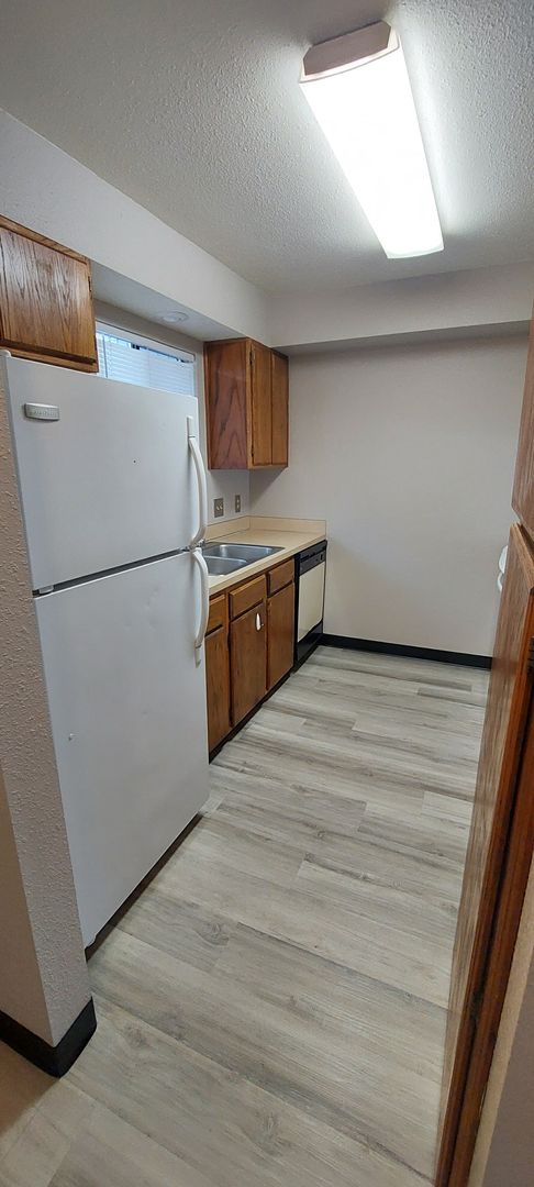 2 beds, 1 bath, $1,700, Unit 2