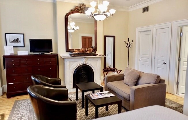 Studio, 1 bath, 395 sqft, $2,300, Unit 2F