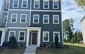 3 Bedroom, 3 1/2 Bath 3 Story, End Unit Townhouse in Apex!