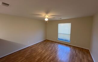 1 bed, 1 bath, $1,050, Unit b04