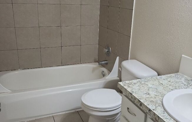 2 beds, 1 bath, $1,595, Unit 2815 I