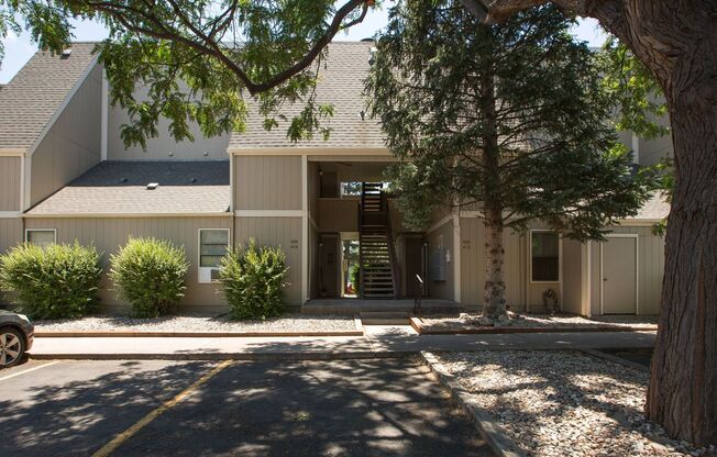 512 E Monroe D415