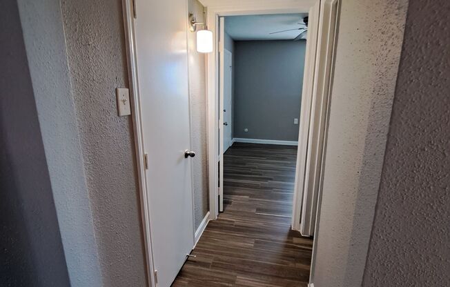 1 bed, 1 bath, 670 sqft, $976, Unit 2633