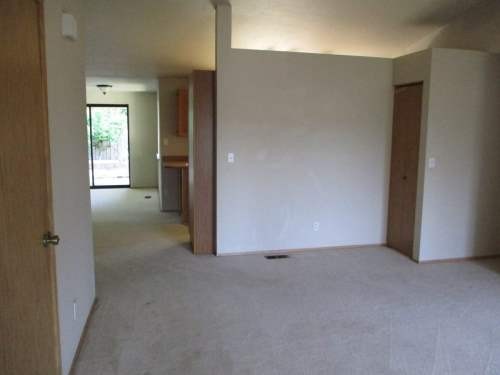 2 beds, 1 bath, $2,200