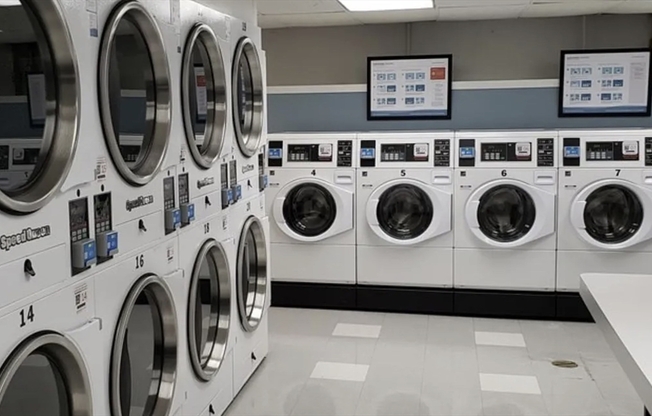 1 bed, 1 bath, 832 sqft, $2,800, Unit 2-o