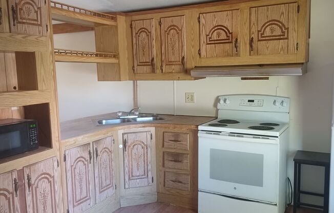 2 beds, 1 bath, $800