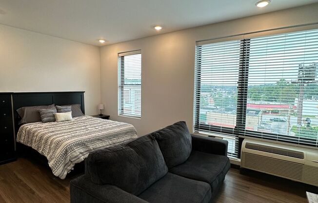 Studio, 1 bath, 400 sqft, $1,565, Unit 126 - Furnished