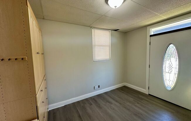 Norwood- Adorable Duplex with ample space and storage
