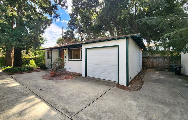 Beautiful Remodeled Duplex in Palo Alto Available Now!