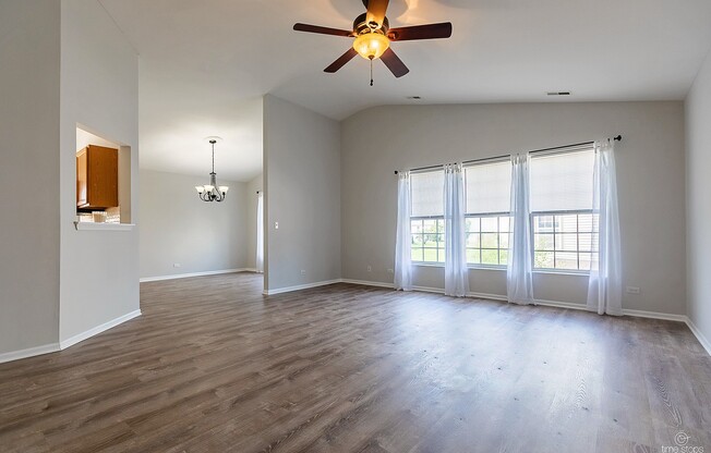 3337 BROMLEY LN