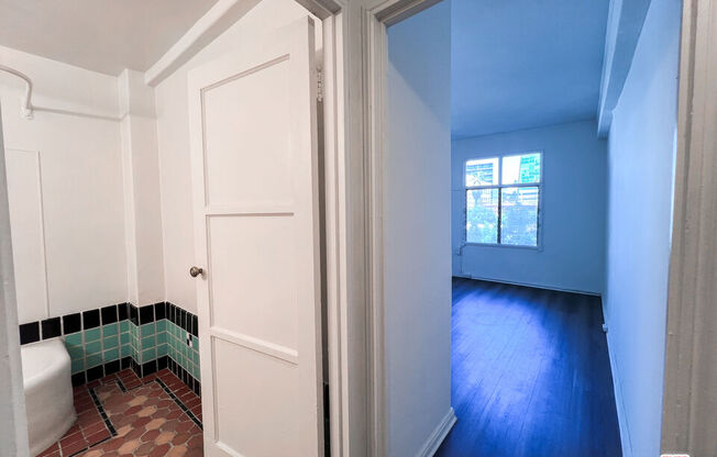 Studio, 1 bath, $1,370, Unit 407