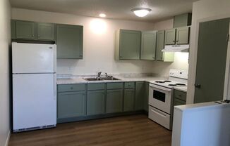 2 beds, 1 bath, $1,050, Unit #7