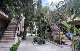 1 bed, 1 bath, 700 sqft, $1,595