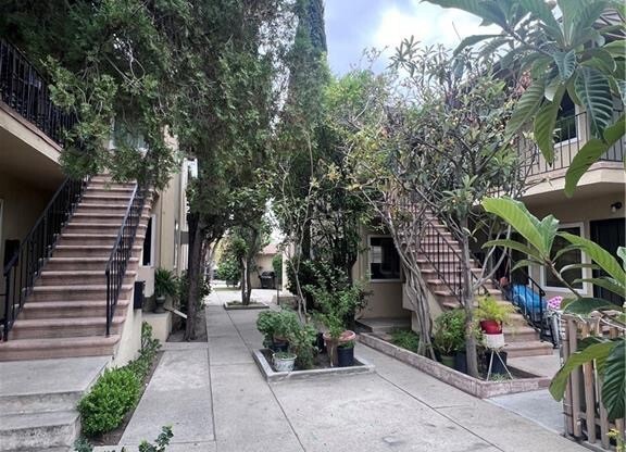 1 bed, 1 bath, 700 sqft, $1,595