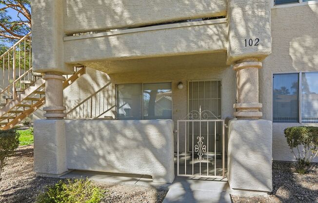 2 bed, 2 bath Condo Right outside of Summerlin!