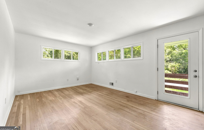 2115 NICHOLS LN