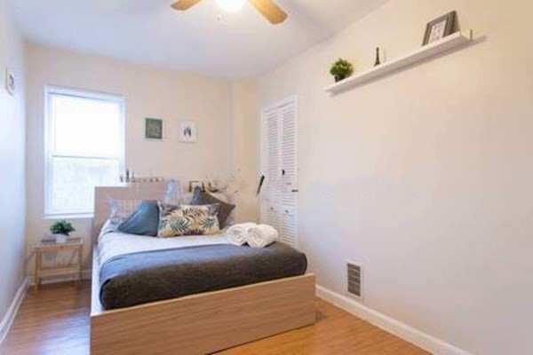 3 beds, 1 bath, $3,000, Unit 1F