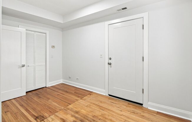 2 beds, 1 bath, $2,070, Unit 3731E-2N