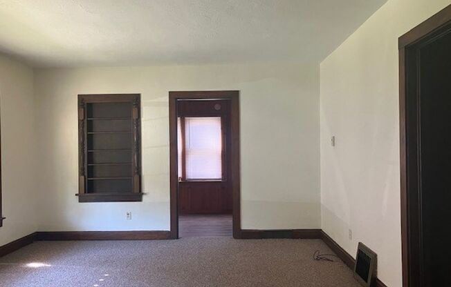 2 beds, 1 bath, $1,850, Unit 2321 90th Street