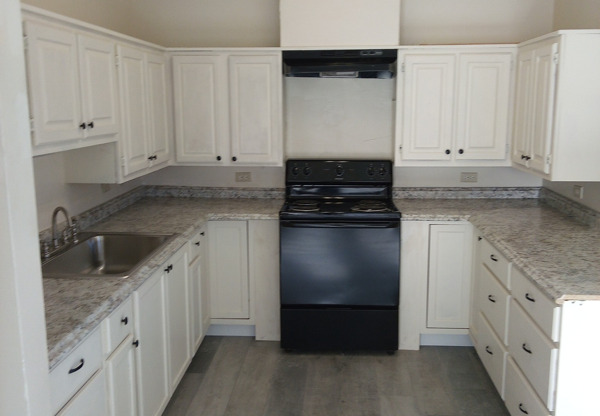 1314 MOBILE AVE