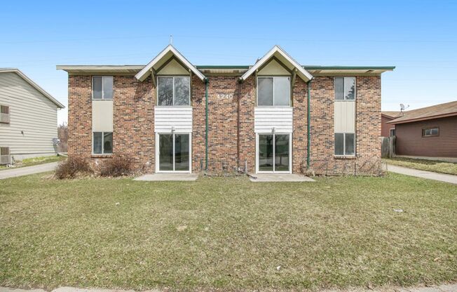 2 beds, 1 bath, 1,295 sqft, $1,400, Unit 4240 Norman Drive SE Apt 2