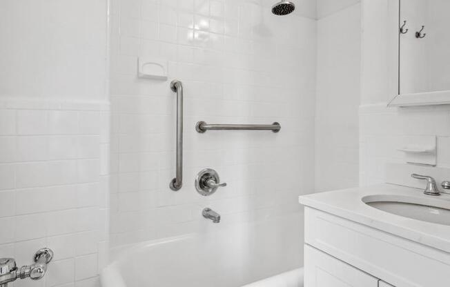 440 W 34 ST