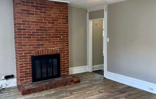*** Amazing Apartment in Mt. Washington * Pet Friendly * Duplex style * Available Now * Spacious & Renovated ***