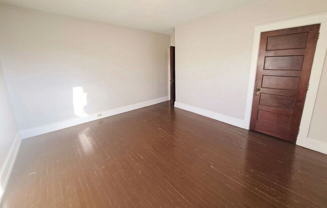 3 beds, 1 bath, $1,435, Unit 8 W Jackson