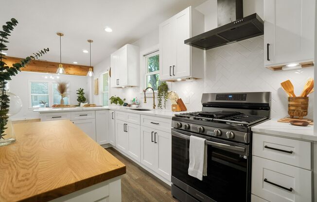 Gorgeous 3 bedroom, 2 ba home in the heart of San Antonio!