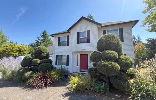 Stylish 3-Bedroom Home with Spacious Layout, Chefs Kitchen & Expansive Backyard