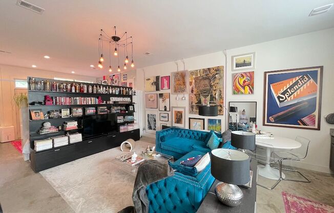 2 BED | 2.5 BATH | LIVE/WORK SPACE |  DIXON PARK