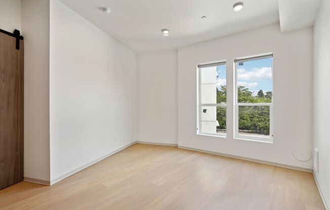 Studio, 1 bath, 288 sqft, $1,640, Unit Unit 103