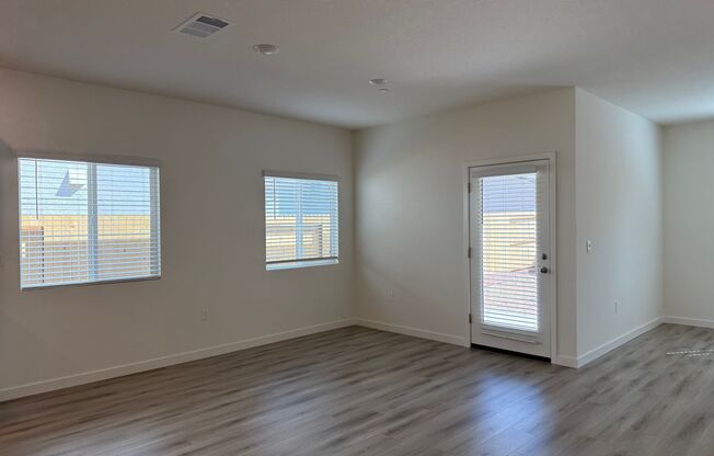 Beautiful 4 bed 2 bath located in West Roseville!