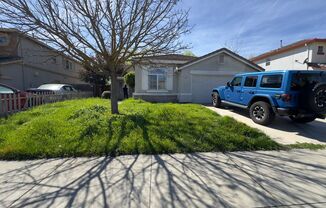 Charming 3-4 bedrooms 2 baths home in Weston Ranch!