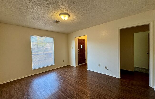 Duplex *LEASING SPECIAL AVAILABLE*